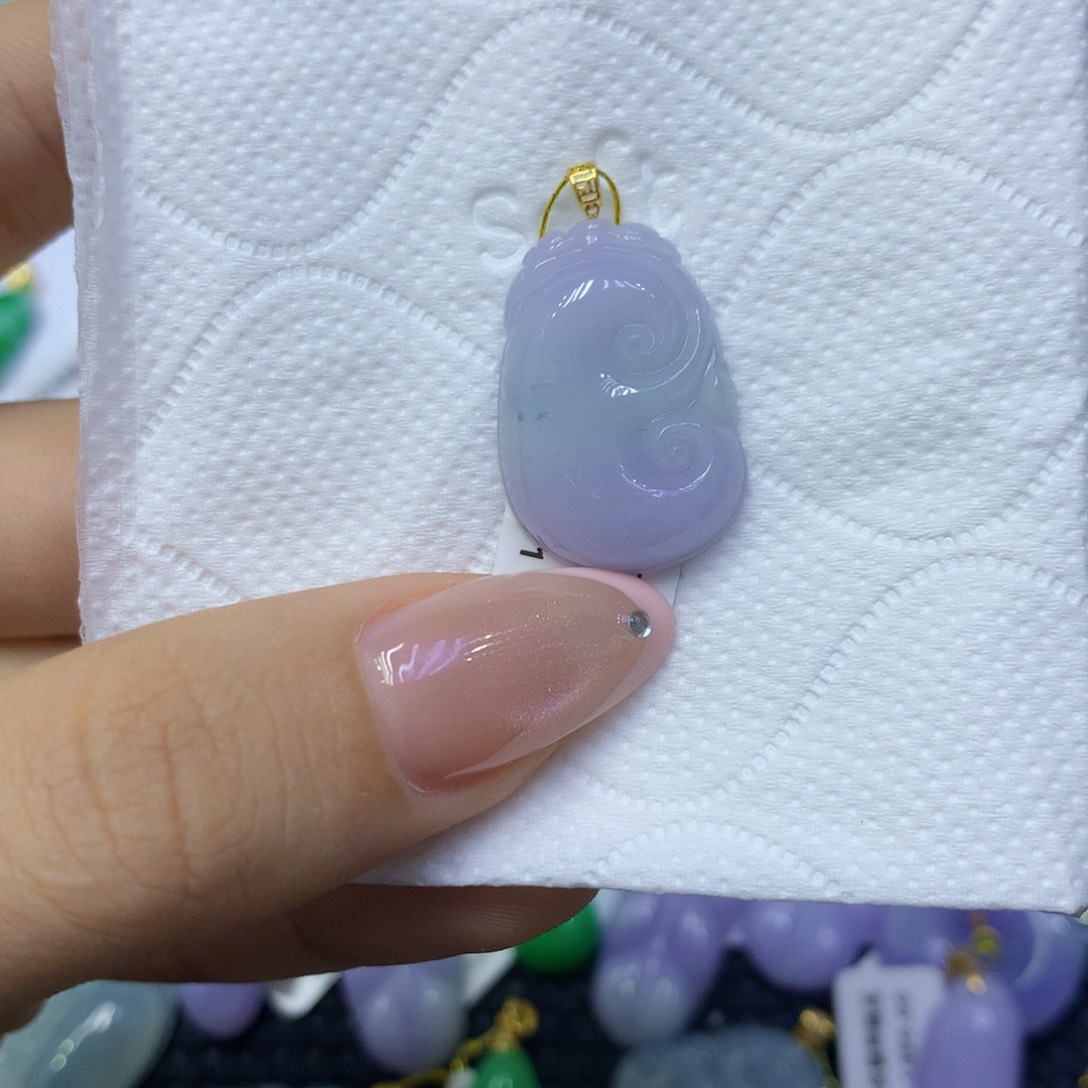 颈饰18K金镶嵌翡翠