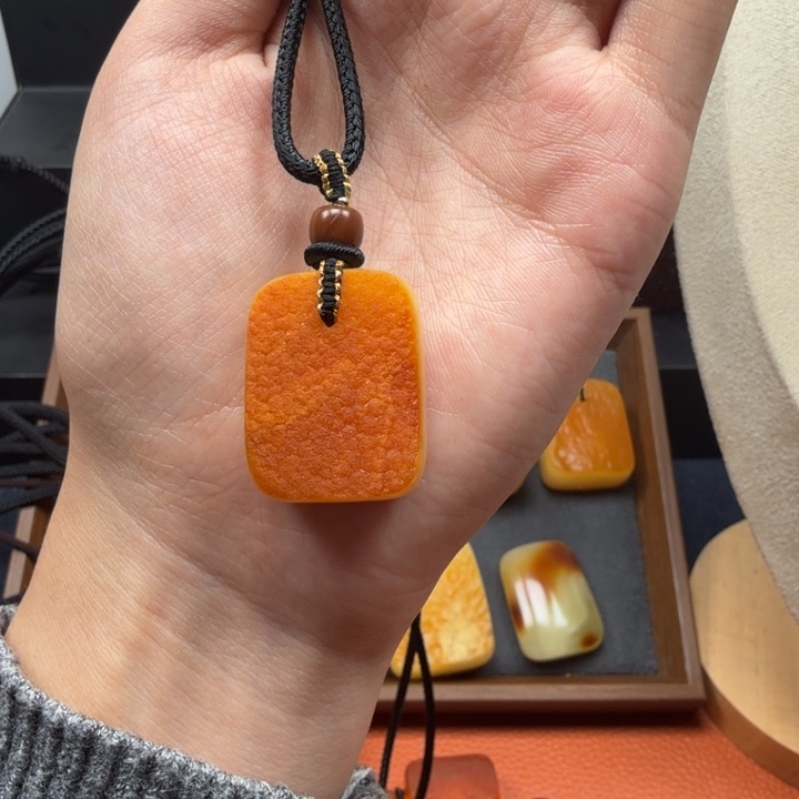 蜜蜡未镶嵌吊坠(赠链)