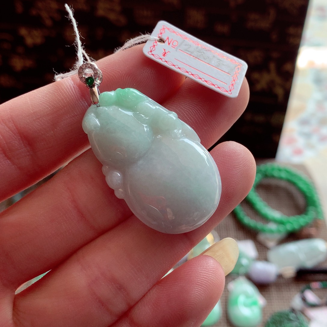 翡翠颈饰未镶嵌翡翠吊坠