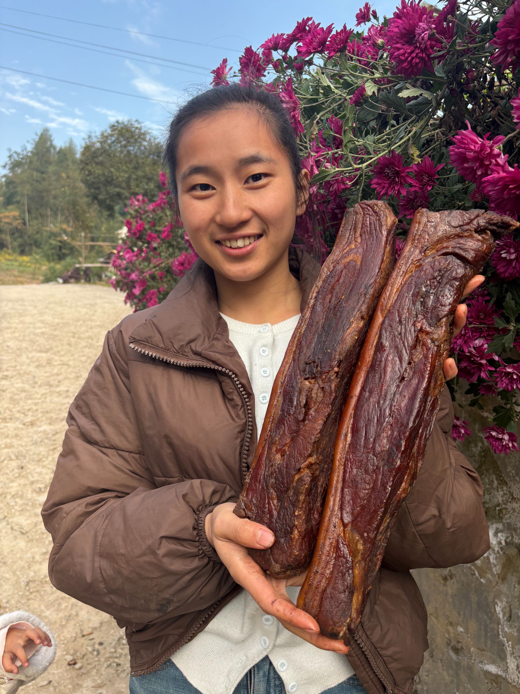农家前腿腊肉 农家柴火烟熏 肉质紧实精选农家土猪带骨烟熏腊肉