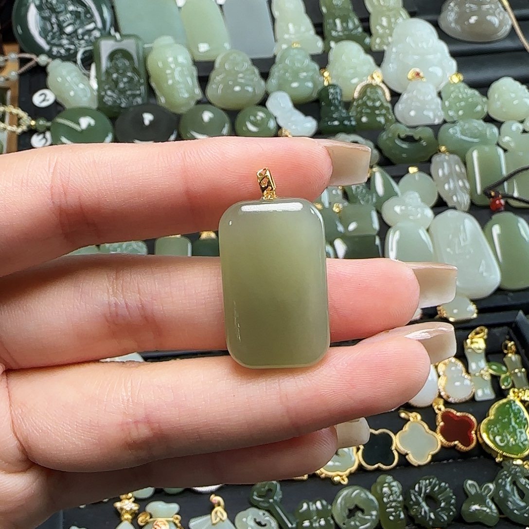 颈饰18K金镶嵌和田玉