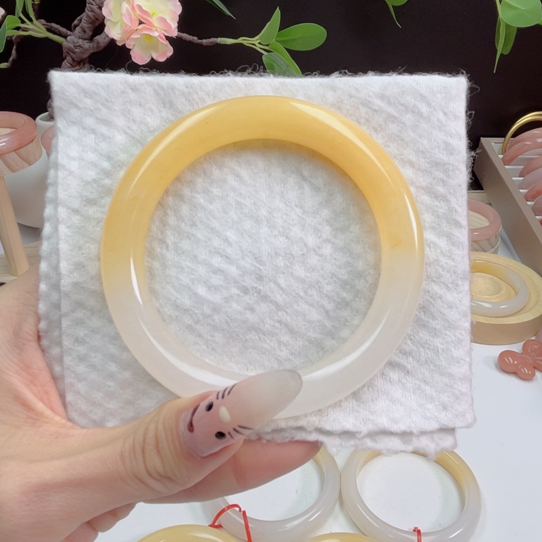 叶***.石英质玉未镶嵌手镯