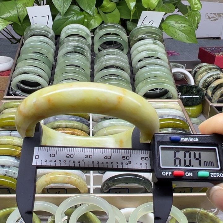 蛇纹石玉未镶嵌手镯28