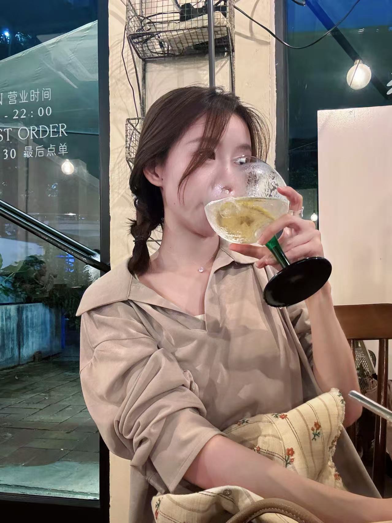 Peach自制 专属夏天小空调~轻薄莱赛尔V领宽松落肩T恤罩衫10329