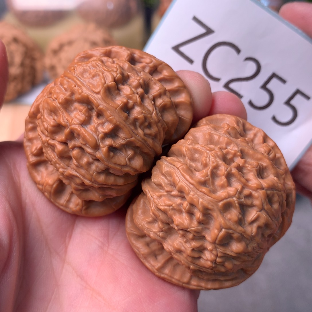 文玩核桃把件粗筋红皮闷白46