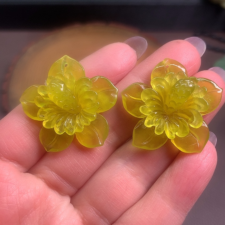未镶嵌蛇纹石玉耳饰