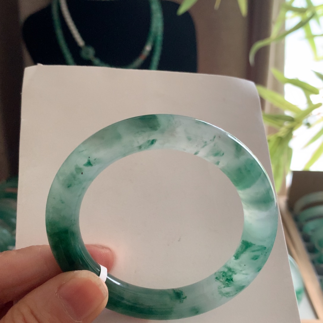 石英质玉手镯未镶嵌心*力