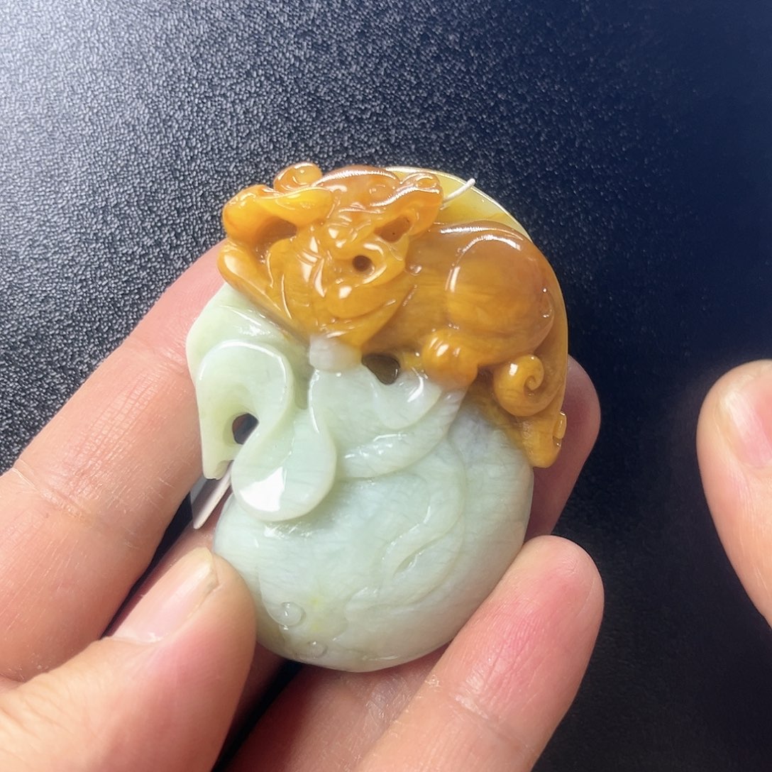 蛇纹石玉颈饰未镶嵌