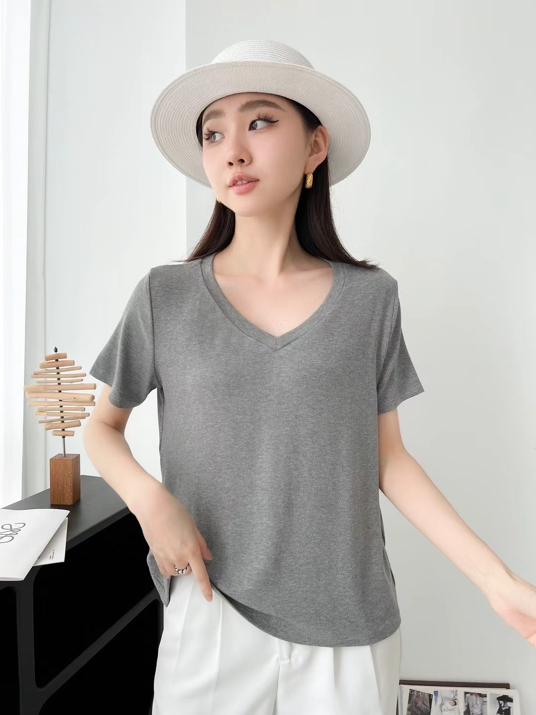 夏季V领短袖T恤修身显瘦百搭简约设计感上衣