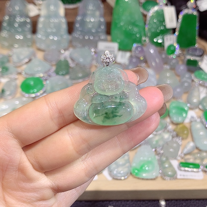 翡翠18K金镶嵌颈饰佛