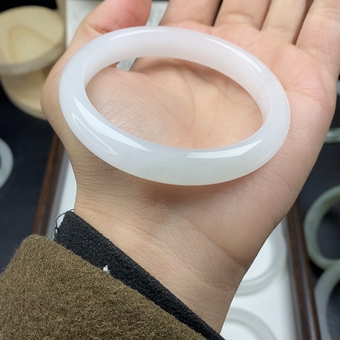 石英质玉未镶嵌手镯60圈口