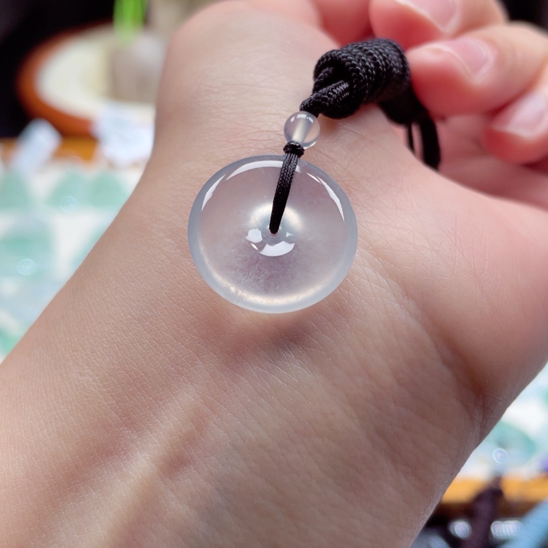 翡翠颈饰未镶嵌扣子