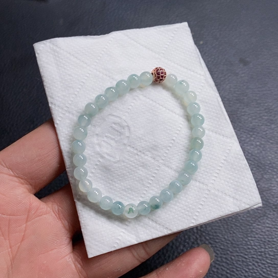 翡翠颈饰未镶嵌闪