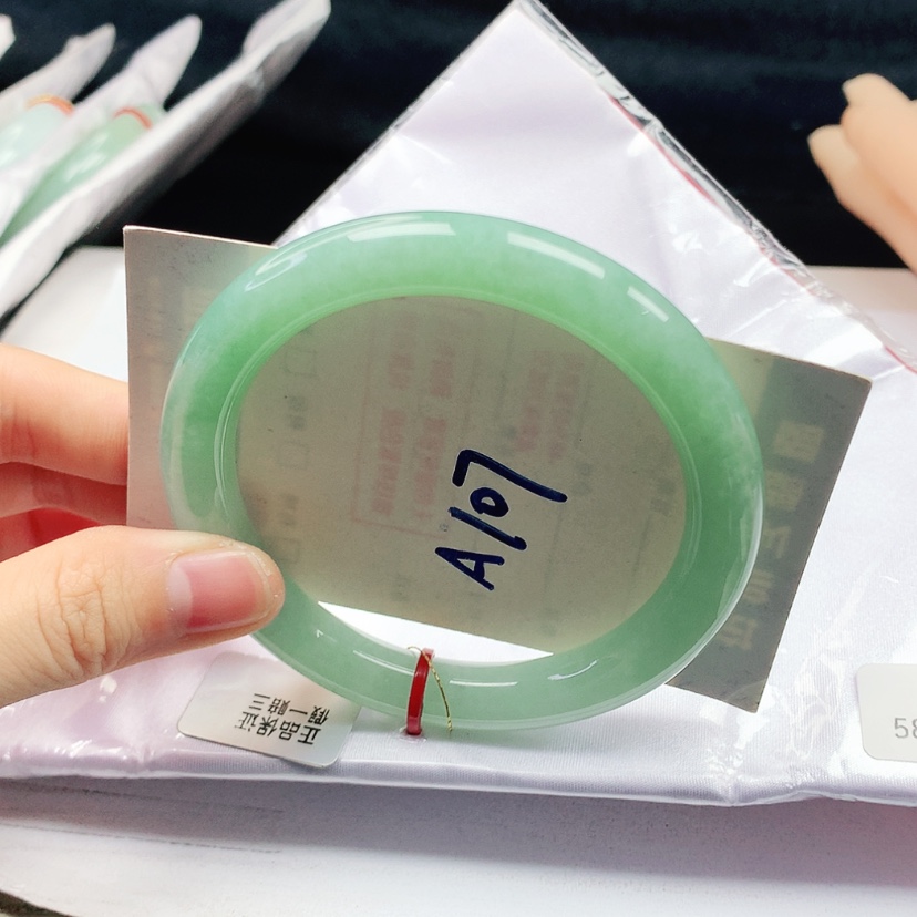 【闪购商品】翡翠手镯（圆镯）未镶嵌天然缅甸a货手镯58+