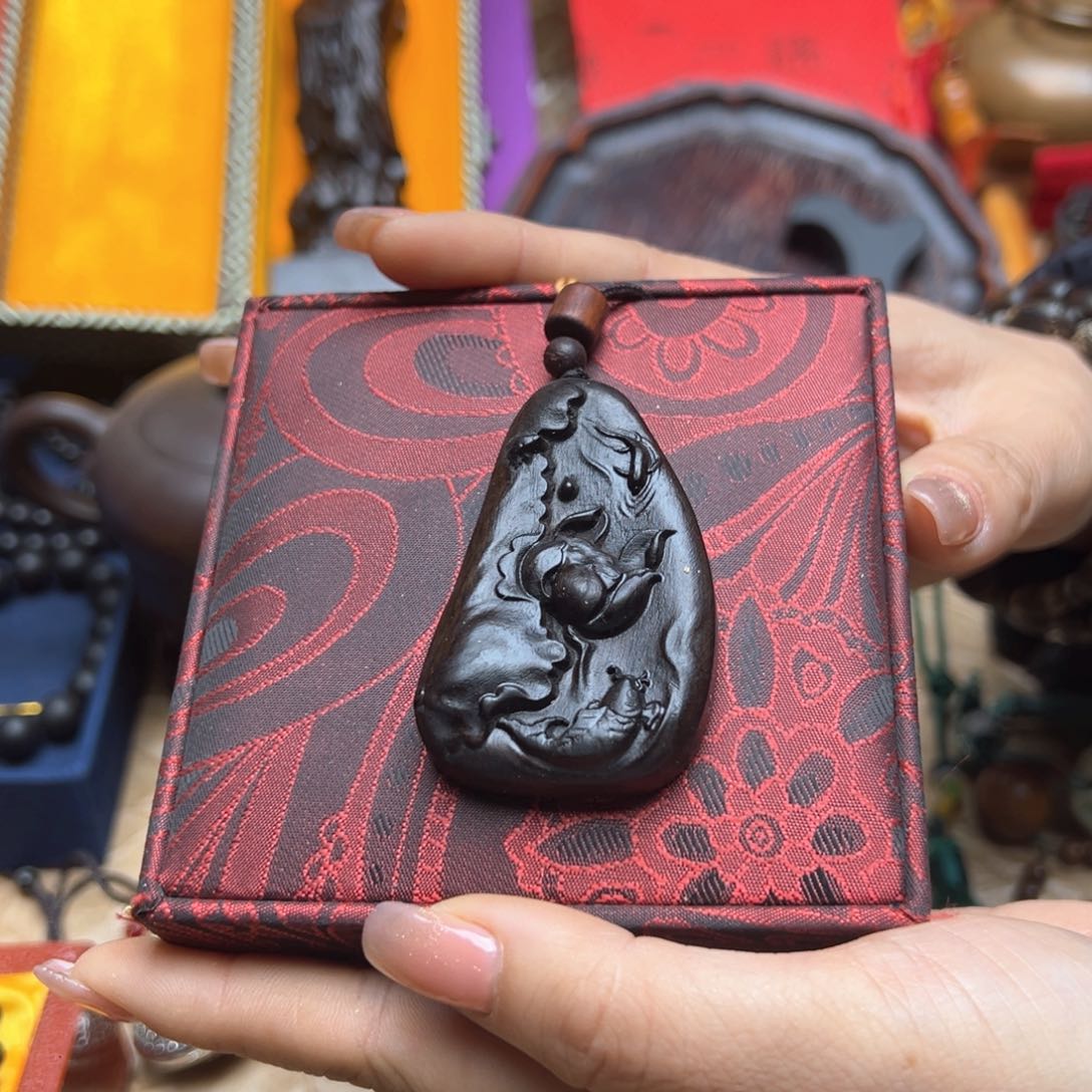 大叶紫檀（黑酸枝木类）