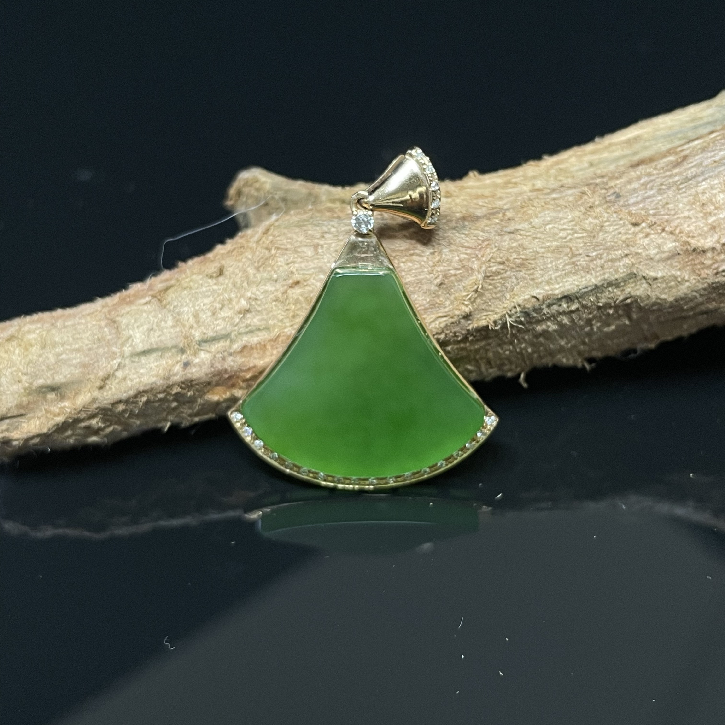 【润家玉】正宗天然和田玉18K金镶扇形吊坠多样性发其一 R113-022