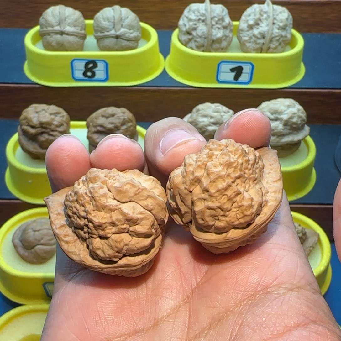 压***力桃核把件羊头蟾核桃