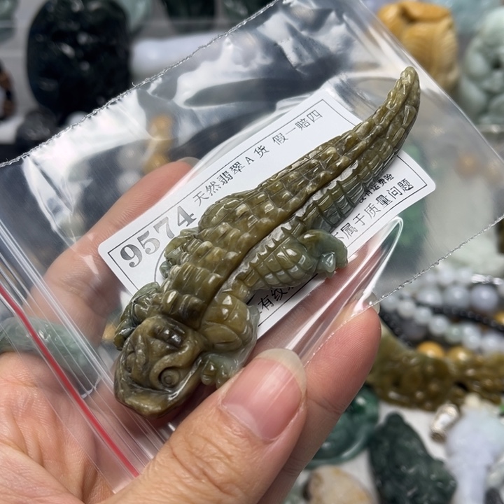 翡翠未镶嵌挂件9574