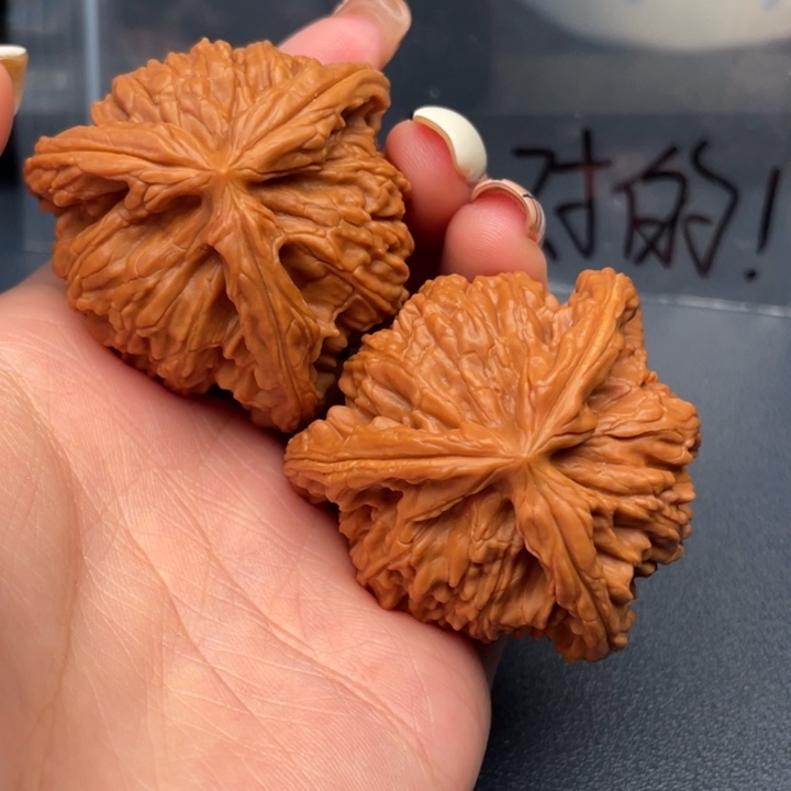 李***油文玩核桃吊坠白狮子