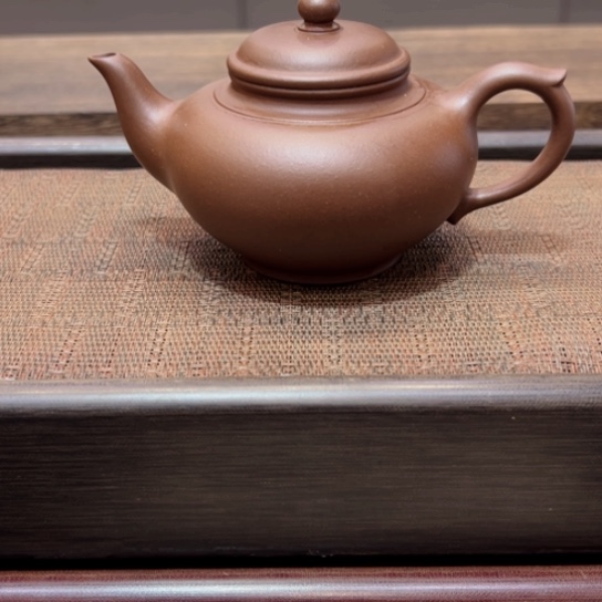 紫砂茶壶黄龙山原矿老紫泥半手工瑕（220 cc）