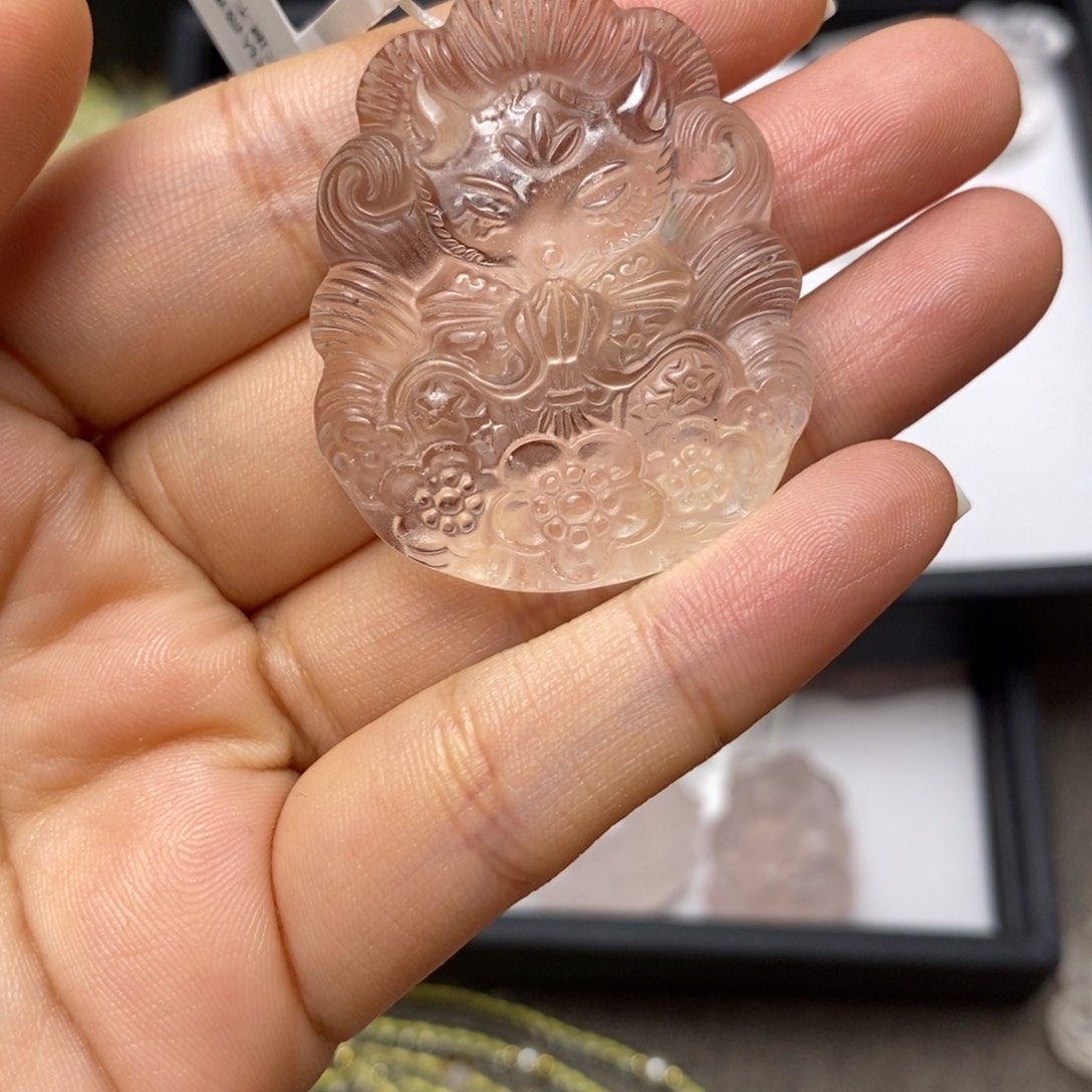 昱***行水晶颈饰未镶嵌补差价