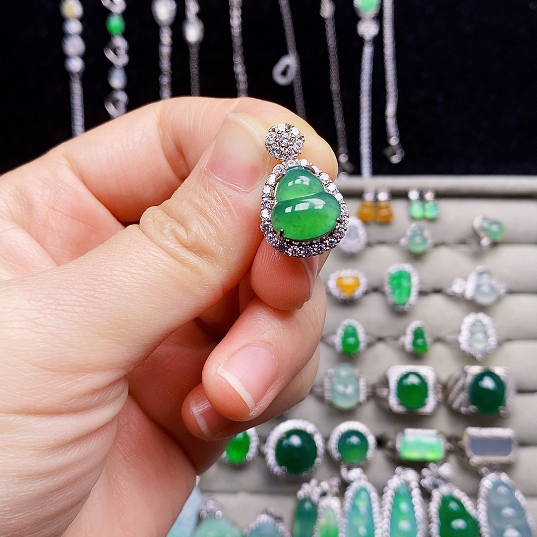 翡翠银S925镶嵌颈饰葫芦