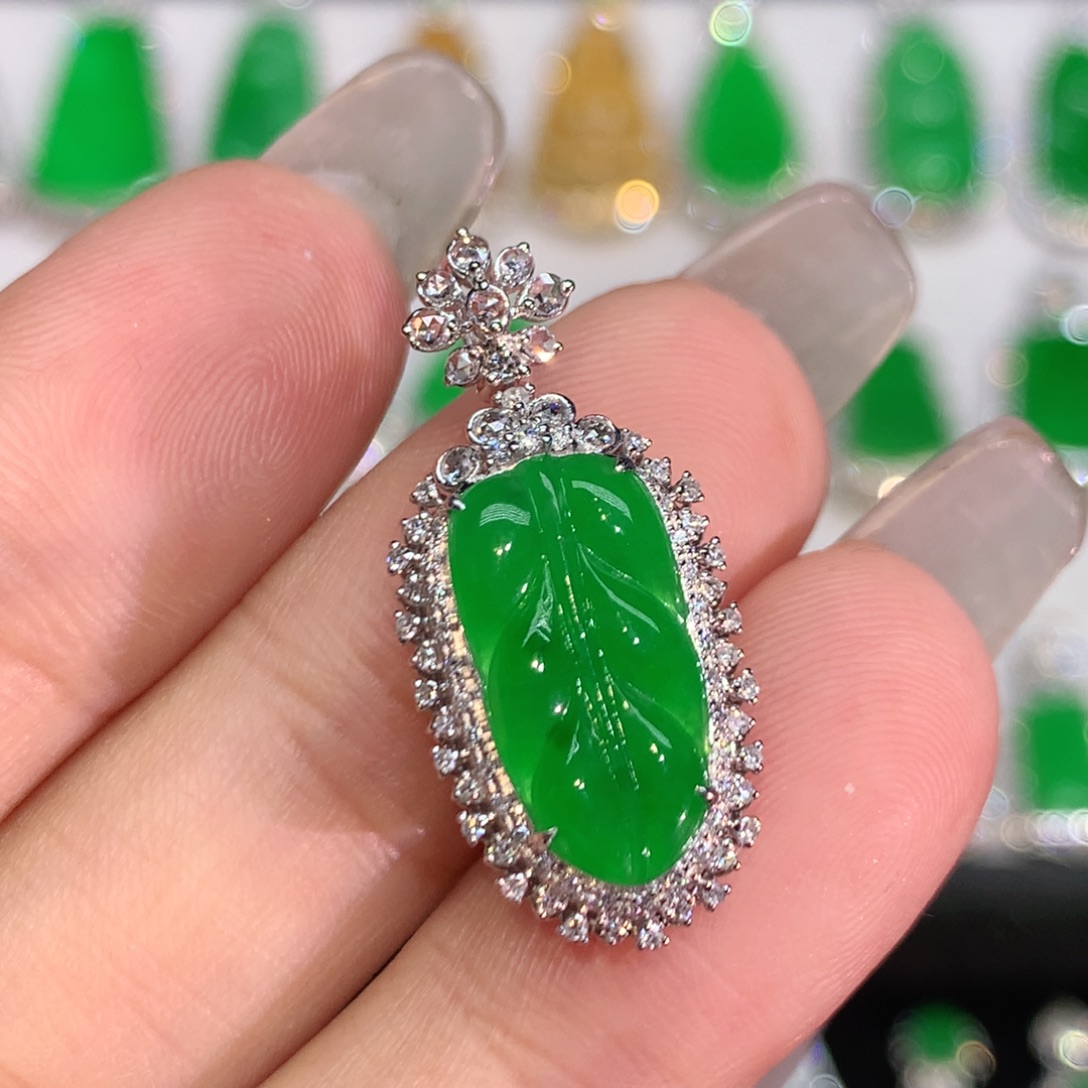 翡翠18K金镶嵌颈饰