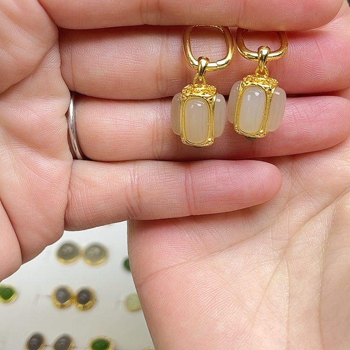 依***依和田玉银S925镶嵌耳饰