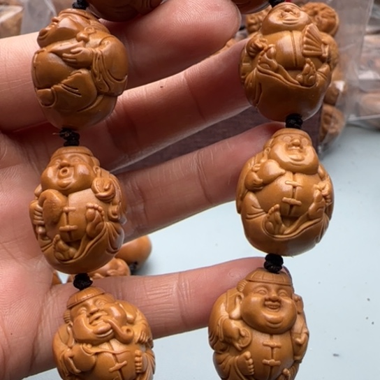 橄榄核手串雕刻工艺