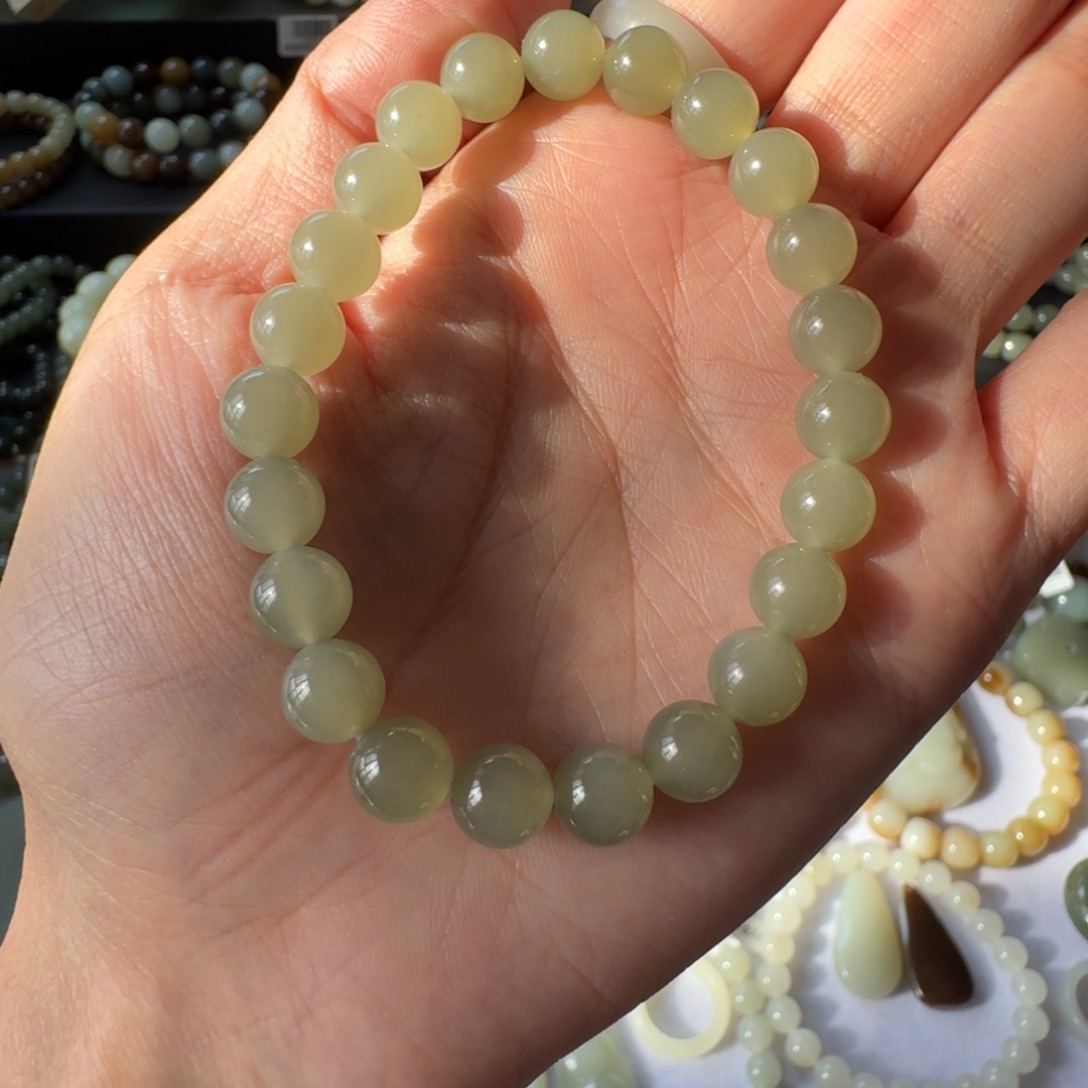 伊****和田玉未镶嵌手链