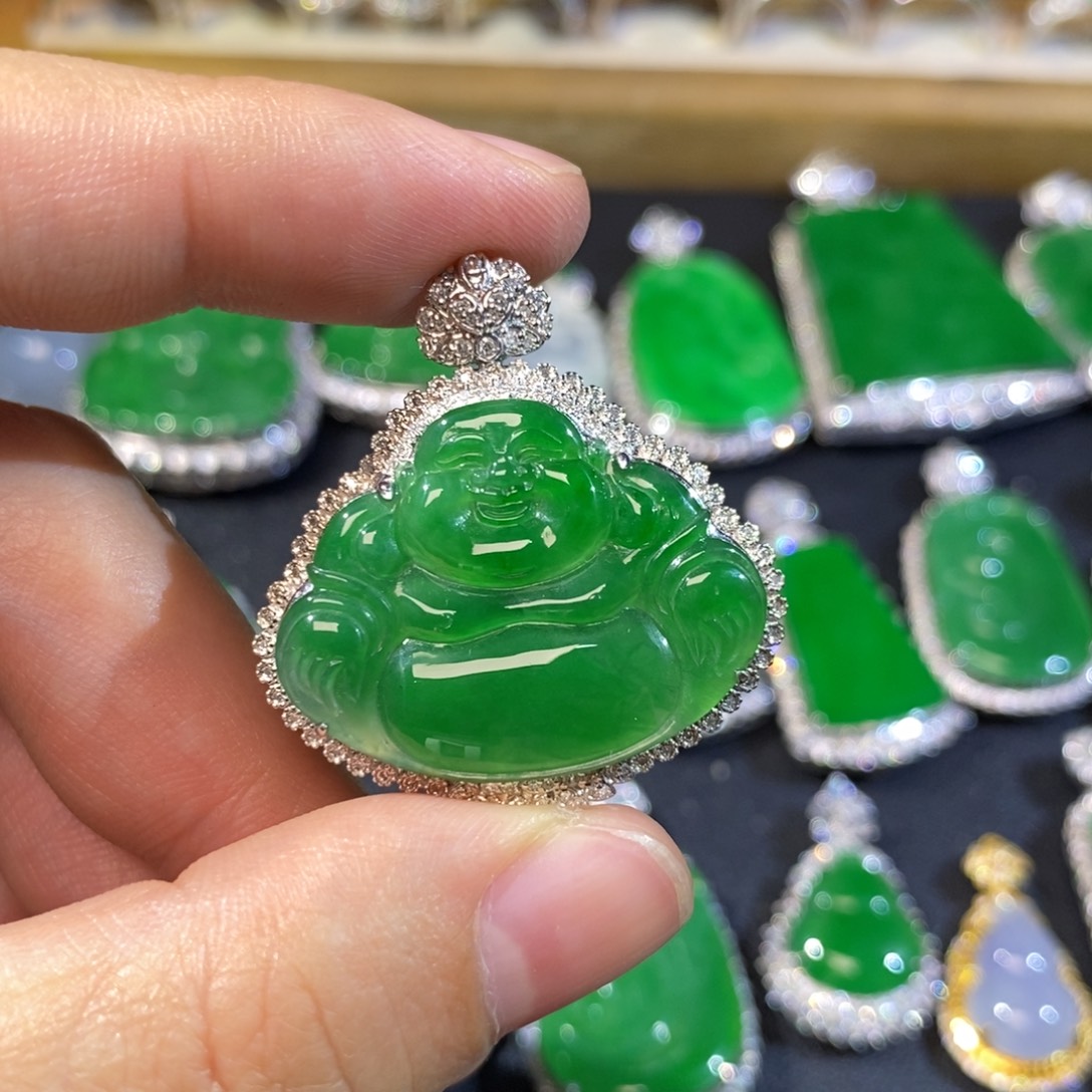 翡翠18K金镶嵌颈饰