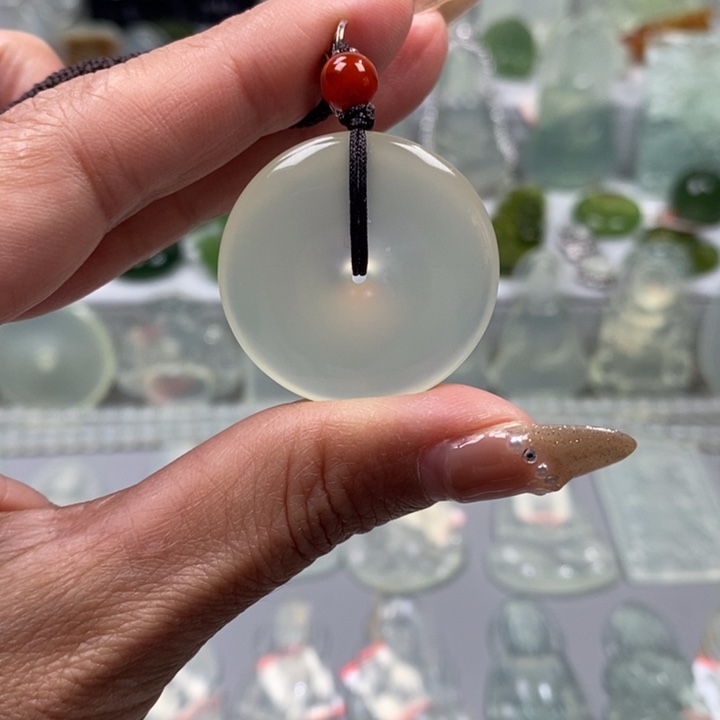 蛇纹石玉颈饰未镶嵌