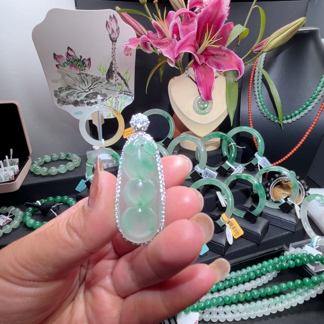 颈饰合金石英质玉（非洲翠）