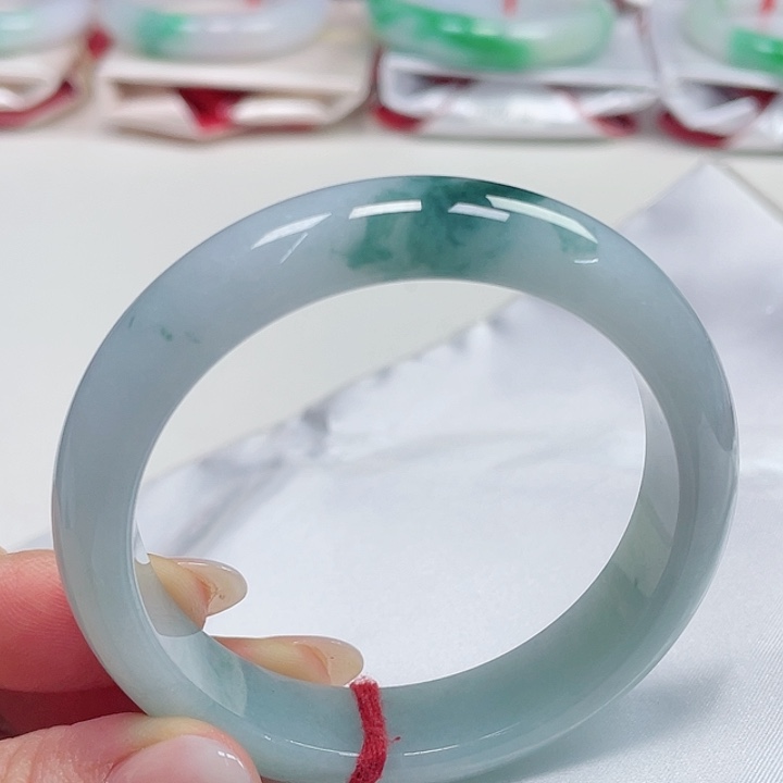 翡翠手镯未镶嵌缅甸翡翠