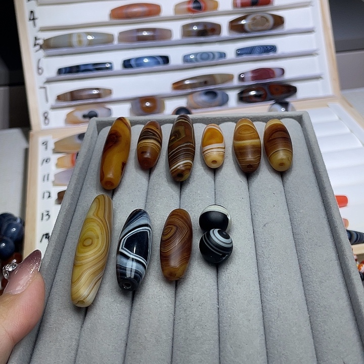 忠***玛瑙/玉髓未镶嵌颈饰