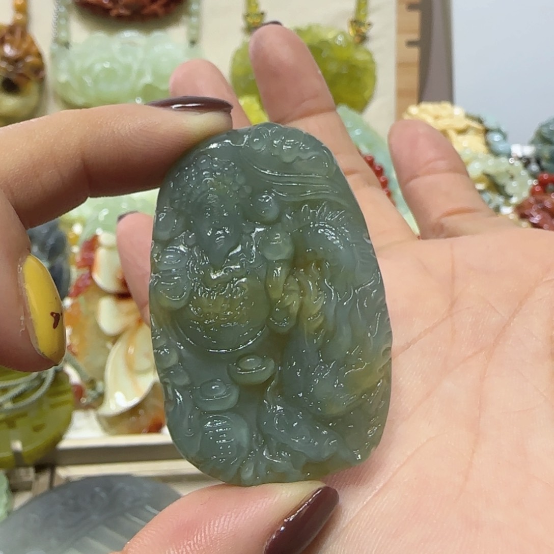 未镶嵌蛇纹石玉吊坠