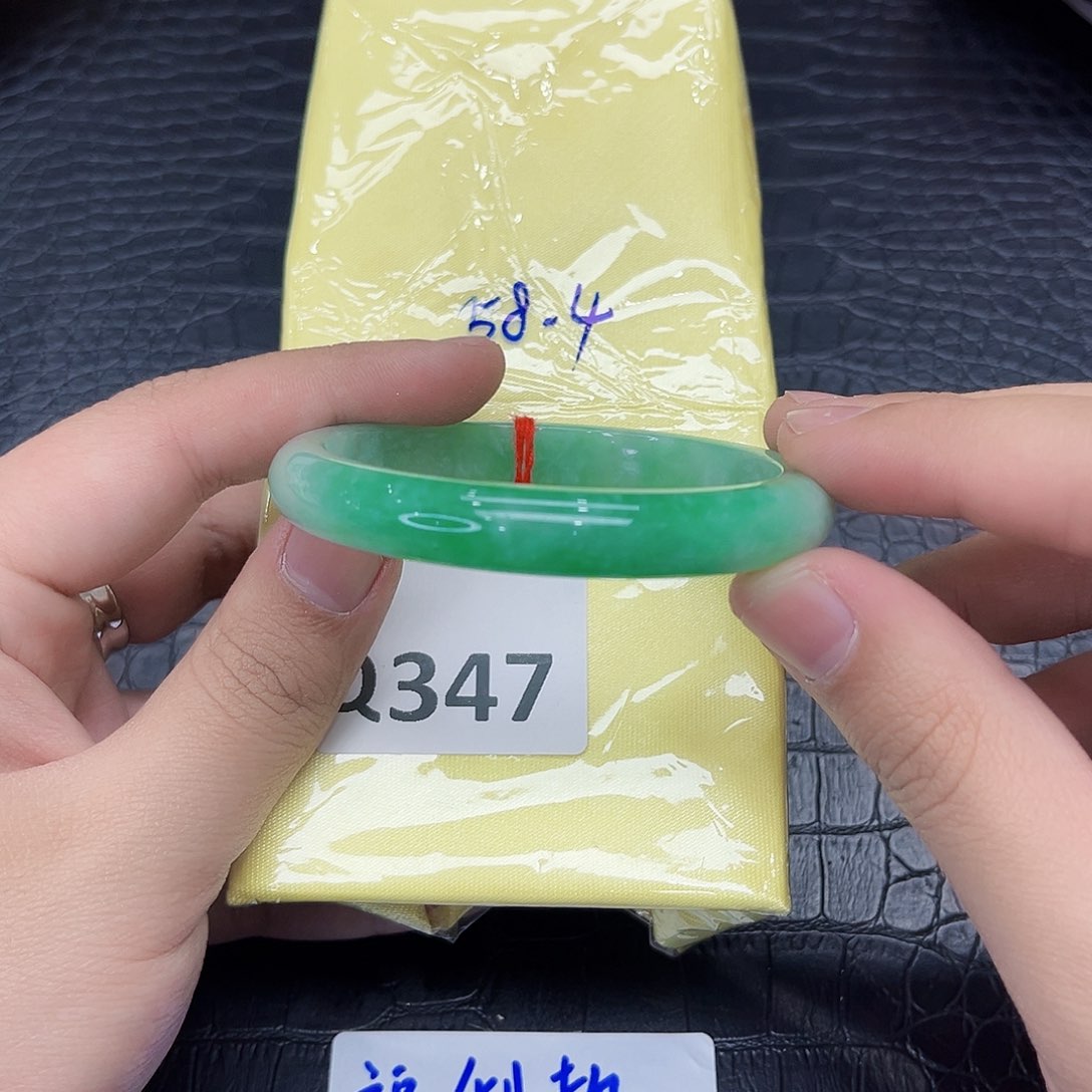 翡翠手镯未镶嵌多样性