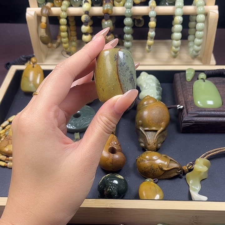 岫岩河磨玉（透闪石质玉）未镶嵌手链