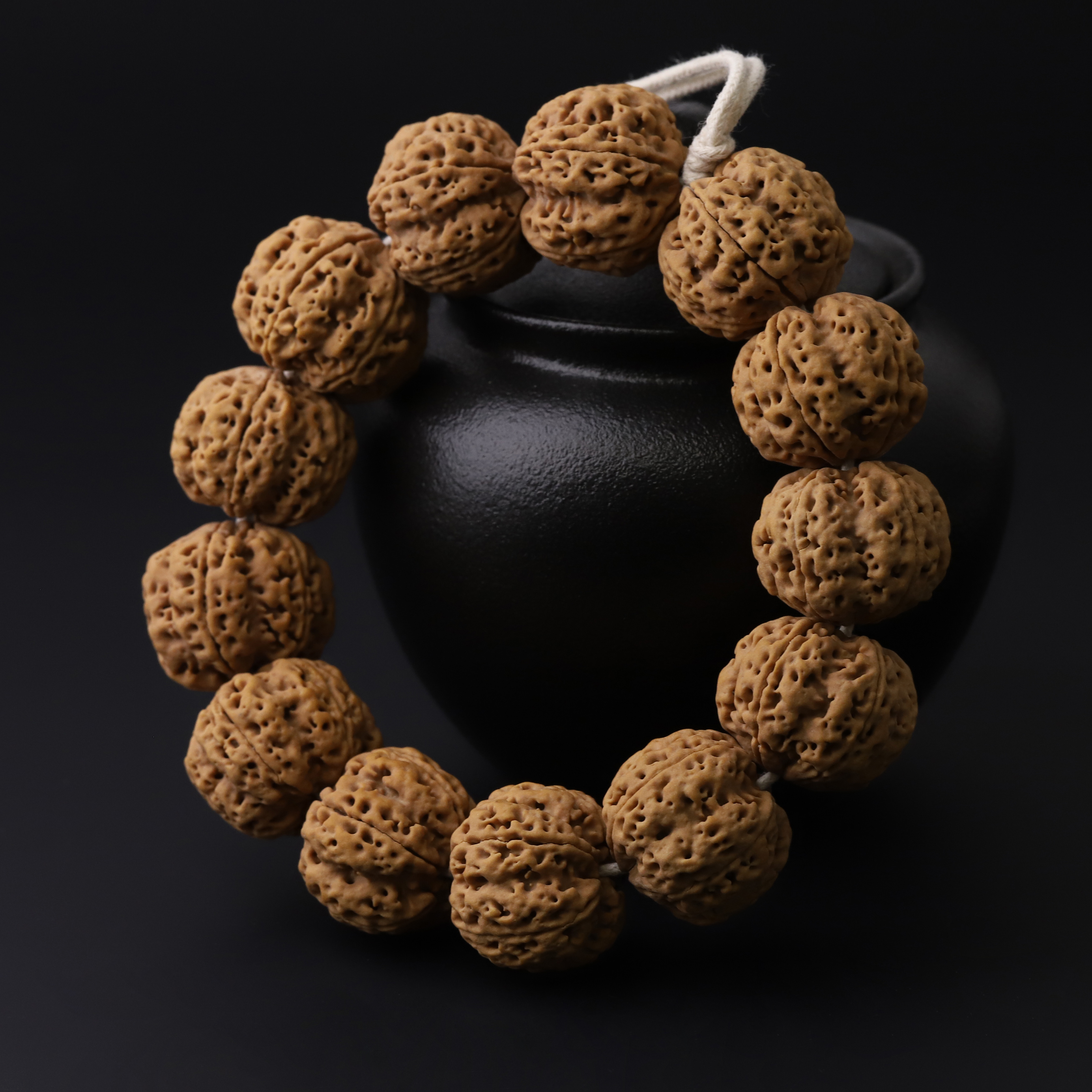 S8455   【五星蜂王】原生态安娜货头蜂窝双龙大金刚单圈文玩手串