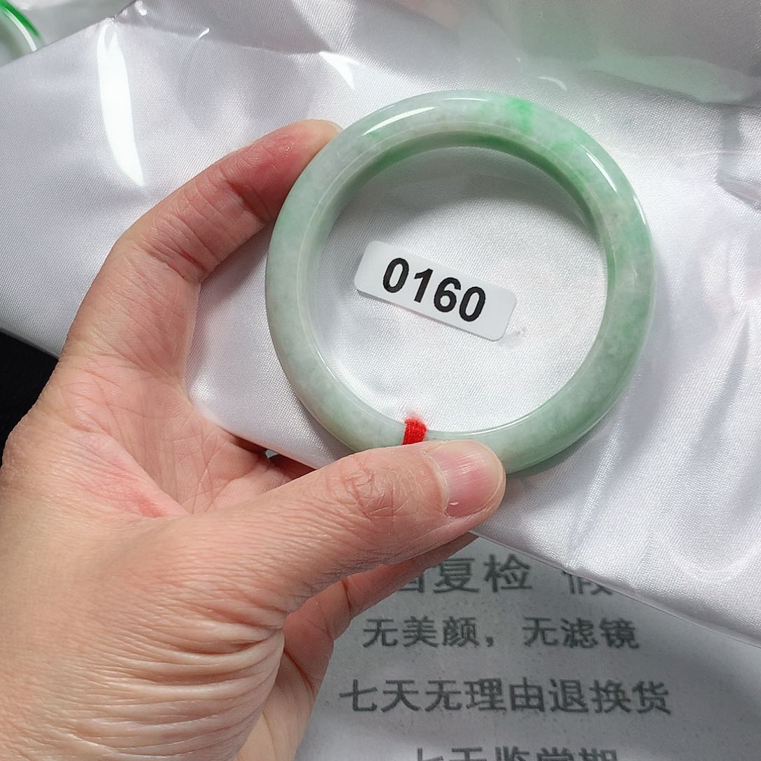 翡翠手镯未镶嵌天然缅甸A货翡翠手镯