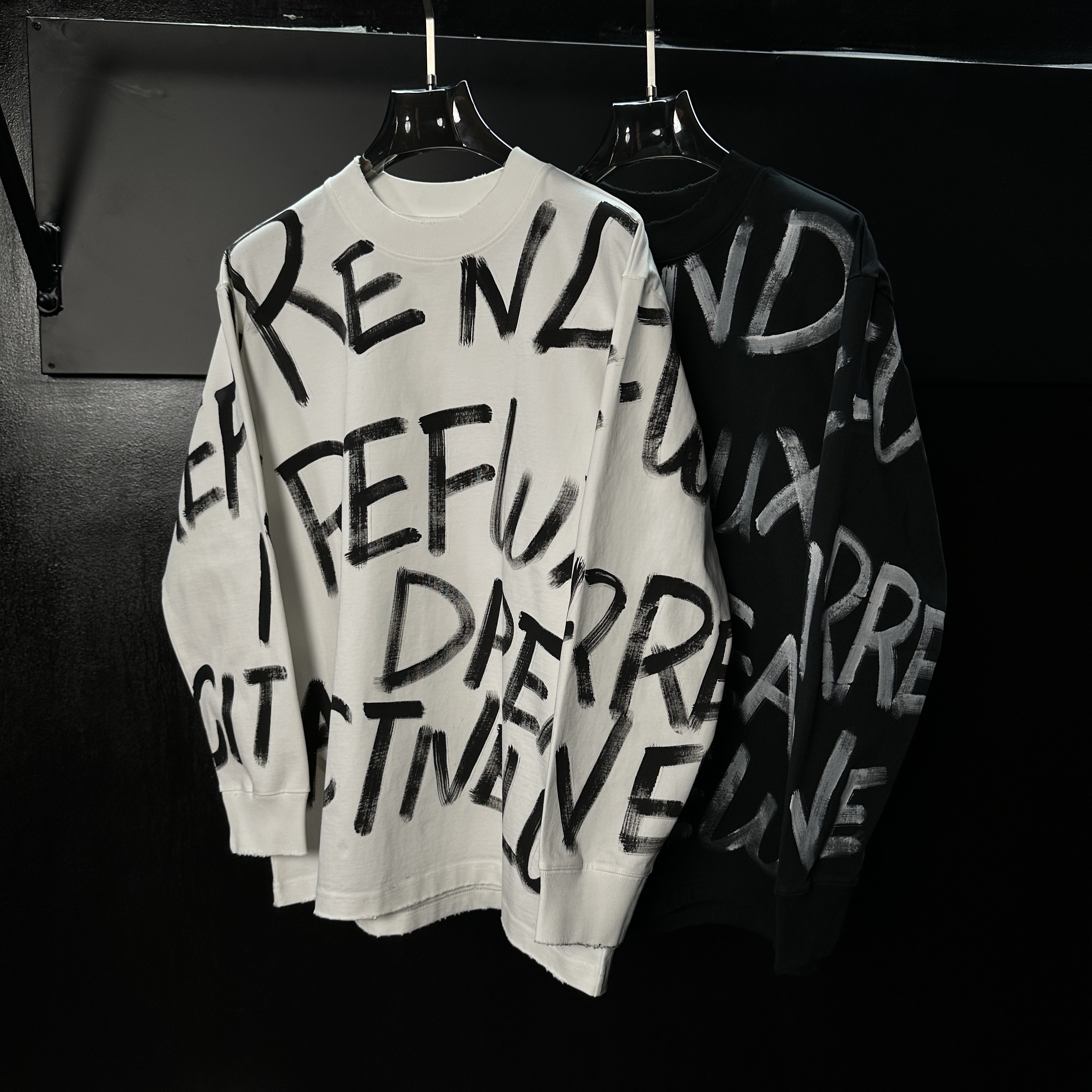 【冷目潮物质】手绘系列全身字母涂鸦简约个性重磅宽松水洗400g长袖