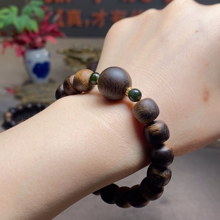 沉香手串越南芽庄白棋楠瘤疤1.0➕绿棋瘤疤单珠1.5