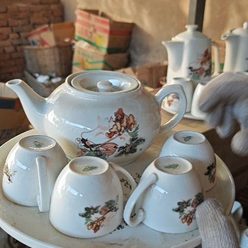 库存微瑕多孔茶壶一套容量800毫升