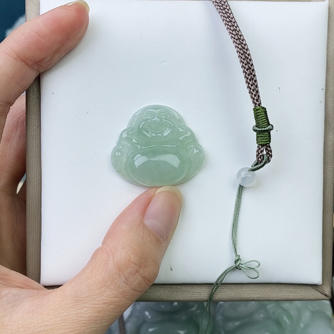 翡翠未镶嵌颈饰佛公