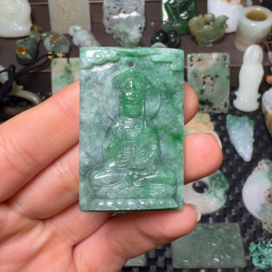 翡翠颈饰未镶嵌翡翠颈饰未镶嵌..