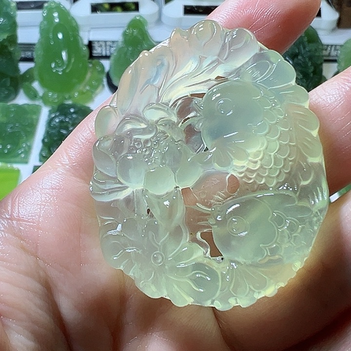 蛇纹石玉颈饰未镶嵌