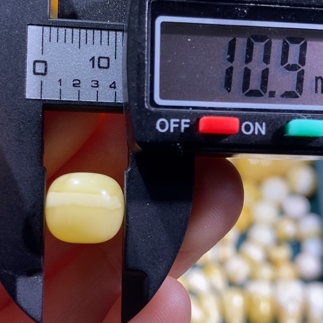 蜜蜡裸石未镶嵌配饰