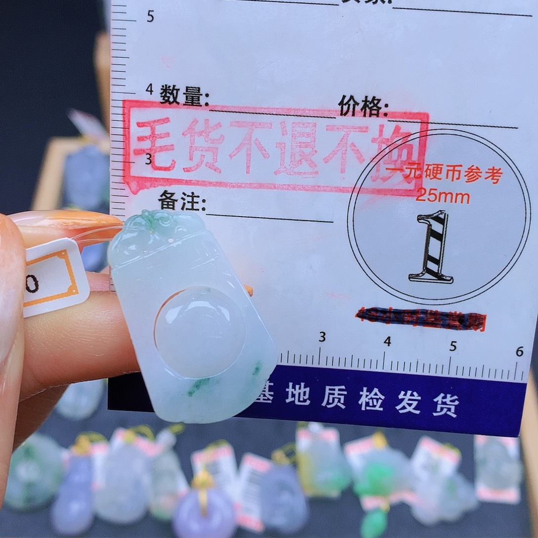 翡翠未镶嵌颈饰翡翠