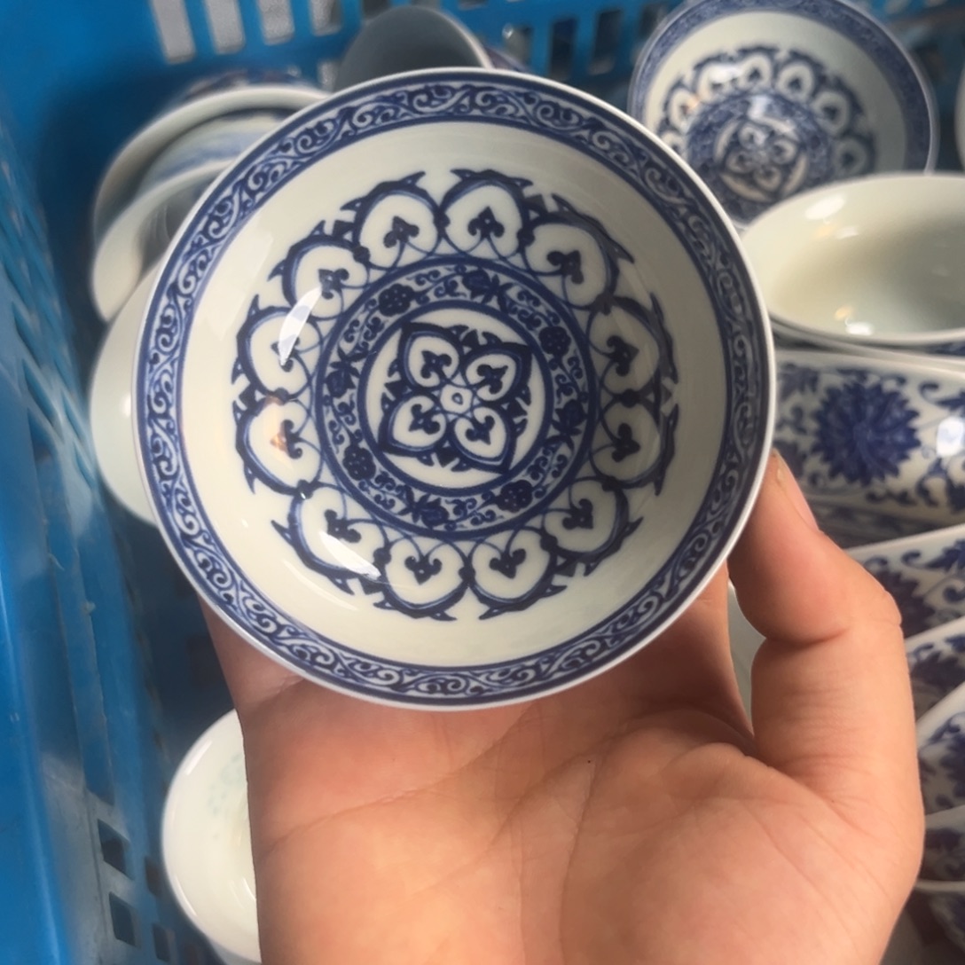 白青花宝相普洱杯全