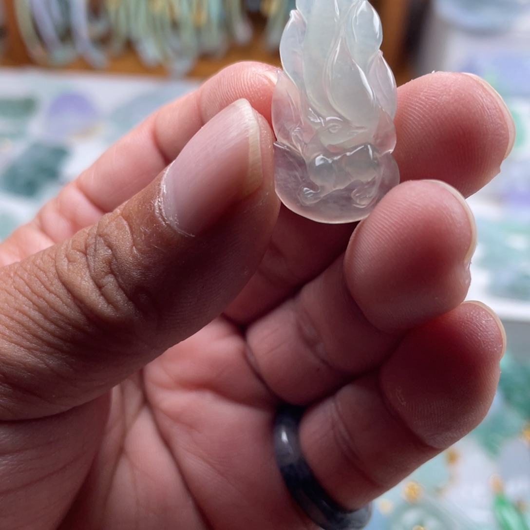 翡翠未镶嵌颈饰翡翠冰晴底九尾狐